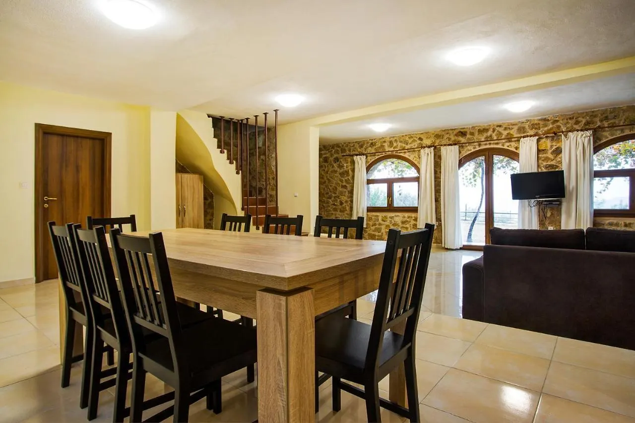 Petrini Spiti Villa Pyrgadikia